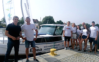 W Elblągu zacumowała łódź naukowo-badawcza napędzana energią słoneczną